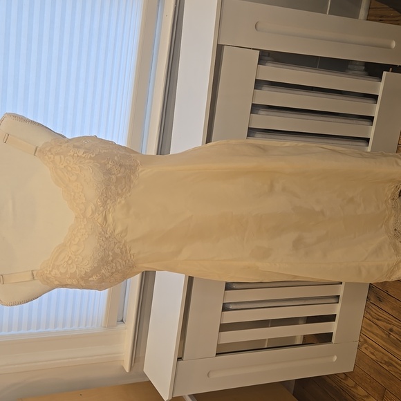 Molded Magic by Neiman Marcus Vintage Lace Cream Slip Chemise - Small Medium - Picture 2 of 7